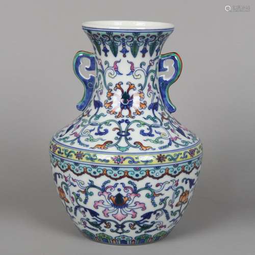 CHINESE PORCELAIN VASE