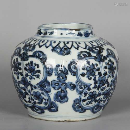 CHINESE BLUE AND WHITE PORCELAIN JAR