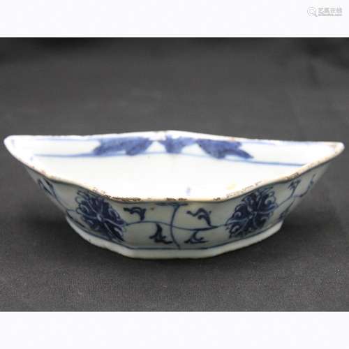 CHINESE BLUE AND WHITE PORCELAIN BOWL