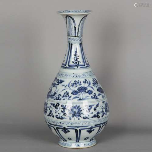 CHINESE BLUE AND WHITE FLOWER VASE