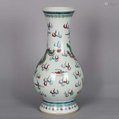 CHINESE WUCAI PORCELAIN VASE