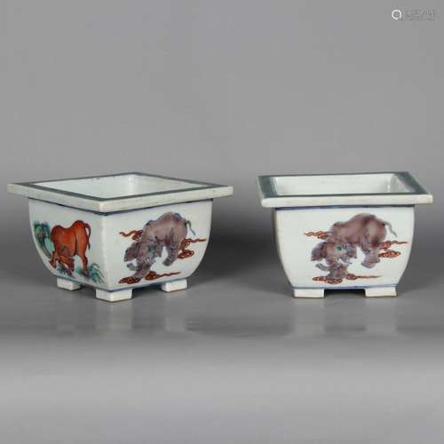 CHINESE DOUCAI PORCELAIN PLANTER'S POT, PAIR