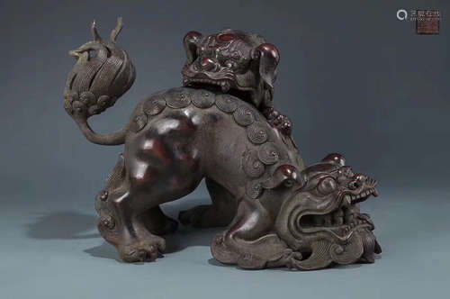 14-16TH CENTURY, A DOUBLE-LION DESIGN BRONZE CENSER ORNAMENT, MING DYNASTY