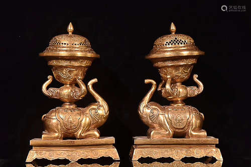 A PAIR OF QING DYNASTY GILT BRONZE CENSER WITH ELEPHANT DESGIN