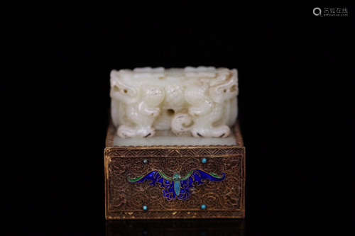 17-19TH CENTURY, A GILT SILVER BEAST DESIGN HETIAN JADE STAMP, QING DYNASTY