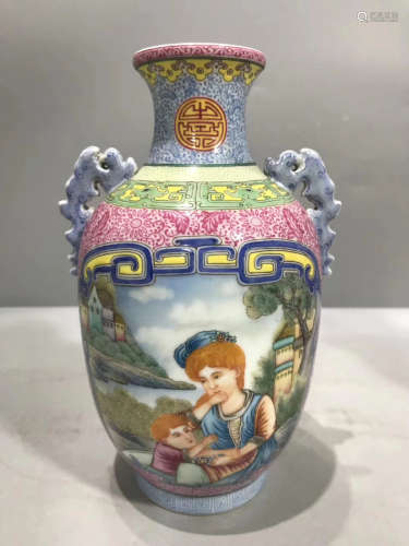 A WESTERN CHARACTER PATTERN FOREIGN COLOUR VASE