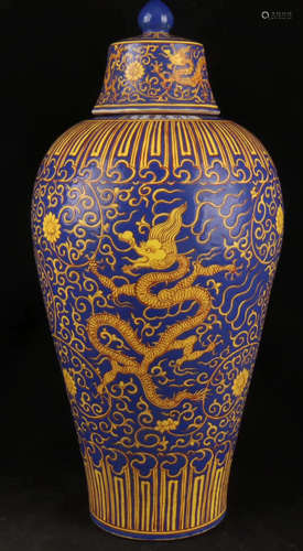 A DRAGON PATTERN BLUE GLAZED COVERED PLUM VASE