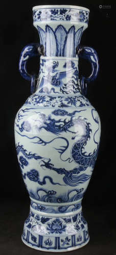 A BLUE&WHITE DRAGON PATTERN DOUBLE-EAR VASE