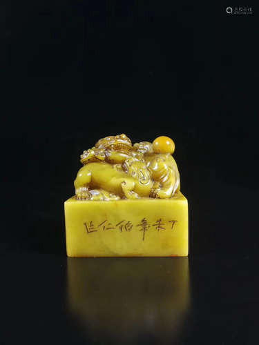 14-16TH CENTURY, A DRAGON DESIGN FIELD YELLOW STONE SEAL, MING DYNASTY