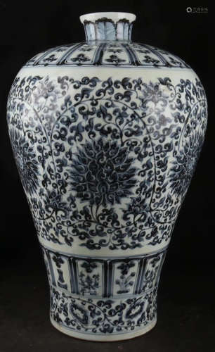 A BLUE&WHITE INTERLOCK LOTUS BRANCH PATTERN PLUM VASE