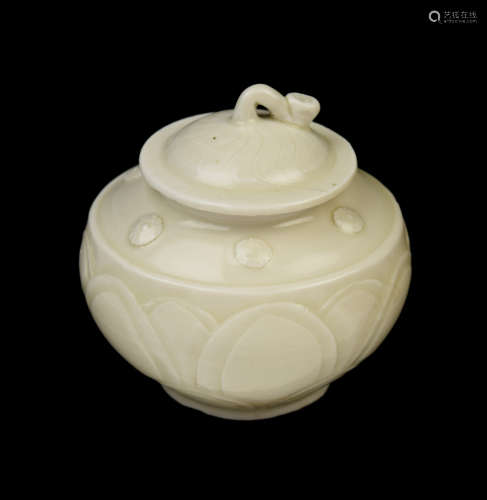 A Ding Kiln Style Porcelain Lidded Vessel with Lotus Pattern