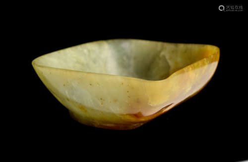 [Chinese] An Old Green Jade Rectangular Bowl