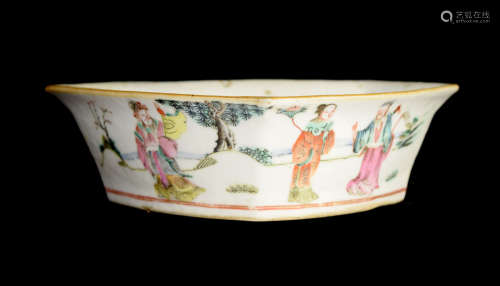 [Chinese] An Old Famille Rose Porcelain Vessel with Story Portrait
