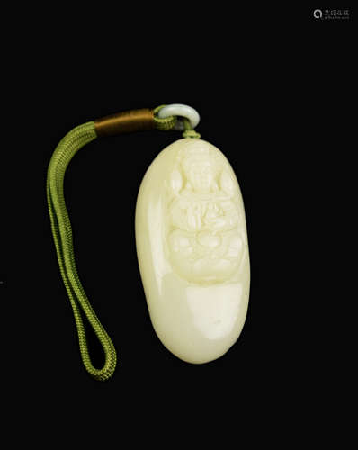 [Chinese] An Old White Jade Hand Ornament with Guanyin Carving