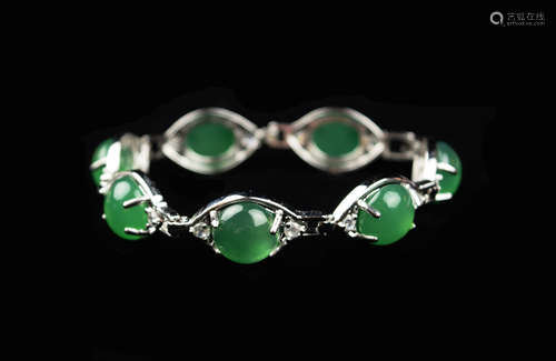 An Oval Cabochon Cut Luzon Beryl Bracelet