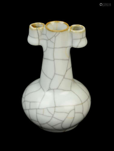 [Chinese] A Qianlong Ge Kiln Style Tube Ear Long Neck Vase