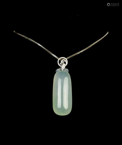 A Translucent Jadeite Melon Shape Pendant with 18K White Gold Hook and Chain