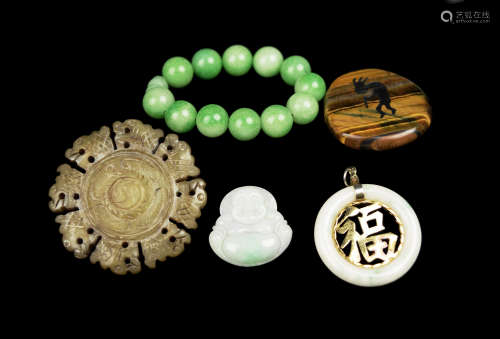 A Set of Assorted Jade Pieces