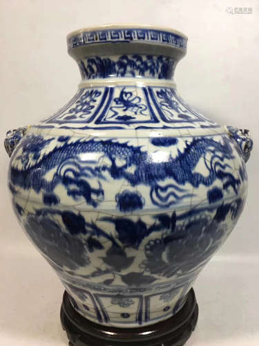 A BLUE AND WHITE DRAGON PATTERN JAR