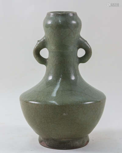 A CHENGHUA MARK GUAN-TYPE VASE