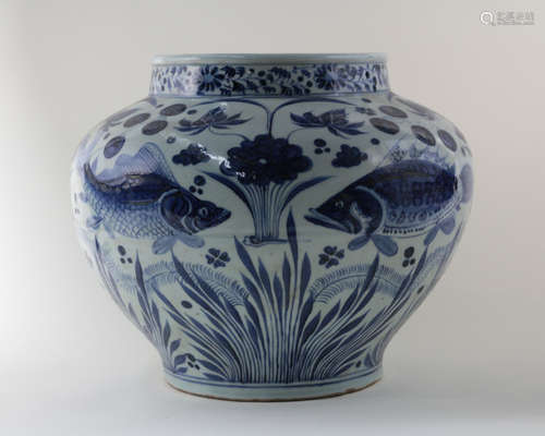 BLUE&WHITE FISH PATTERN JAR