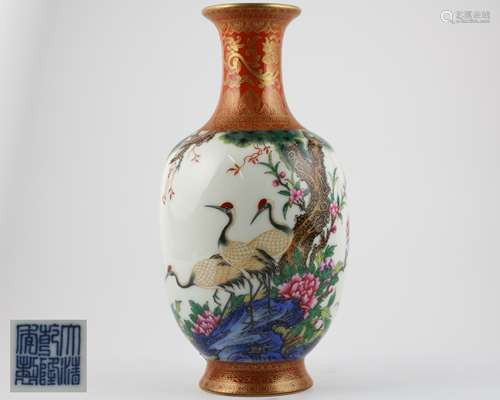 DAQING QIANLONG NIANZHI MARK BOTTLE VASE