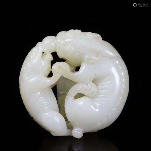 A HETIAN JADE MOTERH LOVE CHILD PENDANT