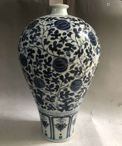 A BLUE AND WHITE FLORAL PATTERN MEI VASE