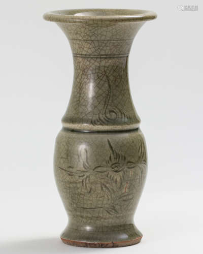 MING DYNASTY STYLE LONGQUAN VASE