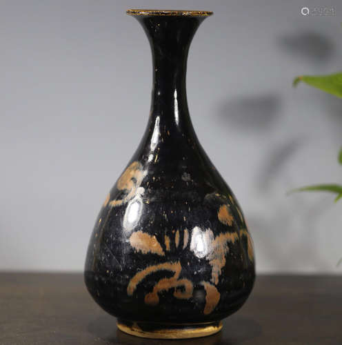 A BLACK GLAZE PEAR SHAPED VASE