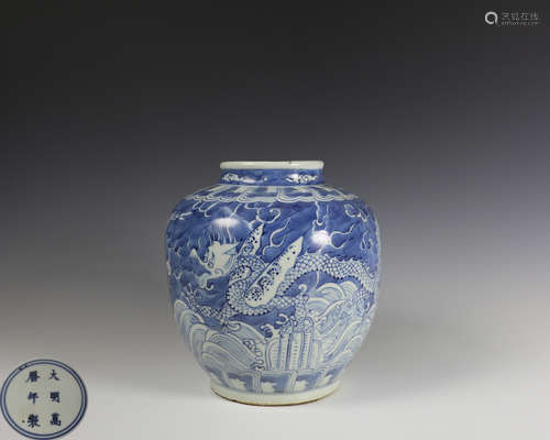 A BLUE &WHITE DRAGON VASE