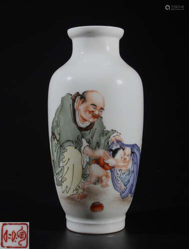 A FAMILLE-ROSE LAUGHING BUDDHA PATTERN VASE