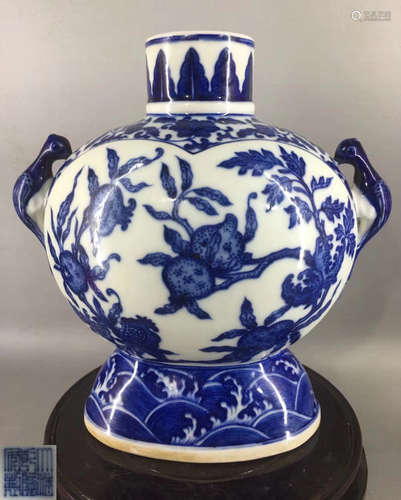 A QIANLONG MARK BLUE&WHITE VASE