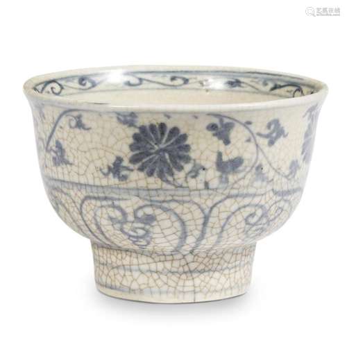 A Vietnamese blue and white floral and scroll-decorated small bowl, 15th/16th century