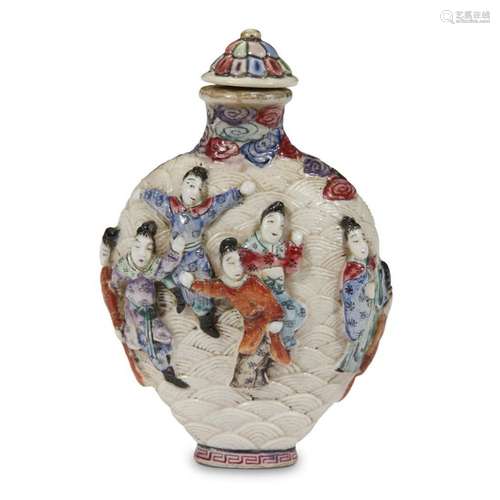 An Chinese enameled and molded porcelain snuff bottle with dramatic figures, four character qianlong mark, probably 19th century