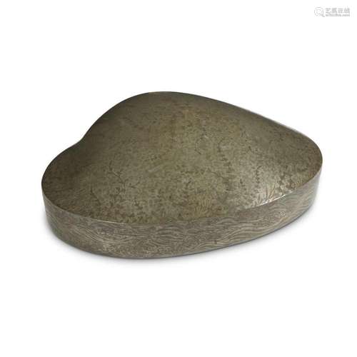 An unusual large Japanese pewter clam-shaped box, edo period