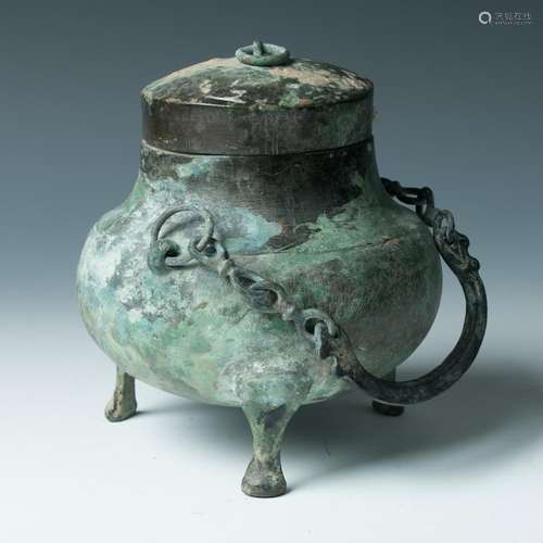 AN ARCHAIC BRONZE RITUAL TRIPOD CONTAINER, HAN