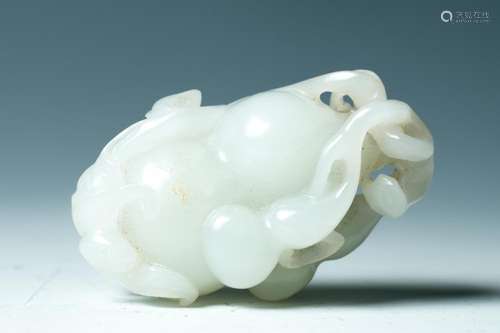 A WHITE JADE 'DOUBLE GOURD' PENDANT