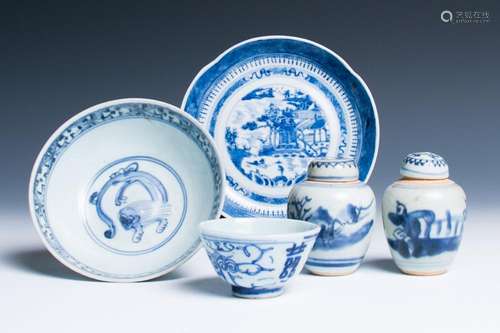 A GROUP OF EXPORT BLUE AND WHITE PORCELAIN WARE