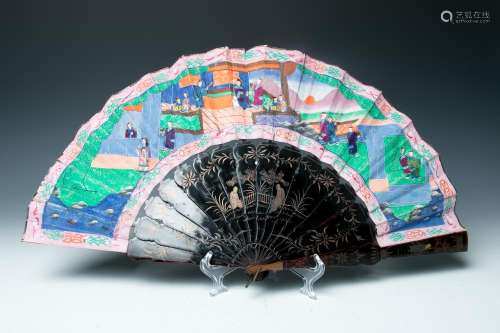AN EXPORT LACQUER AND PAPER 'FIGURAL' FAN, 19TH C.
