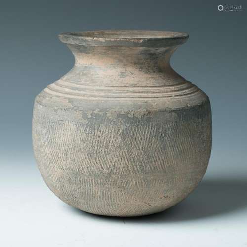 AN EARLY POTTERY 'BASKET PATTERN' GRAY JAR, ZHOU