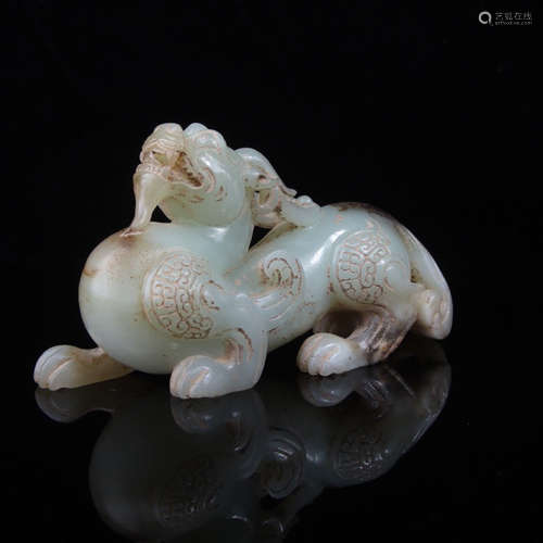 AN OLD HETIAN JADE BEAST DESIGN HAND PIECE ORNAMENT