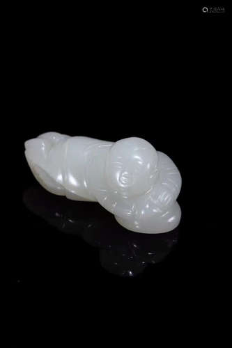 17-19TH CENTURY, A KID DESIGN HETIAN JADE HAND PIECE, QING DYNASTY