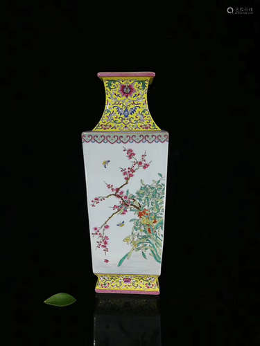 17-19TH CENTURY, A FLOWER PATTERN FAMILLE ROSE SQUARE VASE, QING DYNASTY