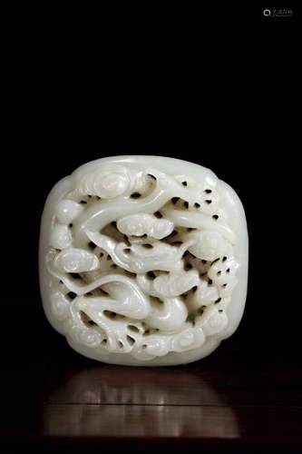 17-19TH CENTURY, A CHI DRAGON PATTERN HETIAN JADE PENDANT, QING DYNASTY