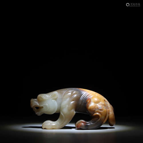 A HETIAN JADE BEAST DESIGN ORNAMENT