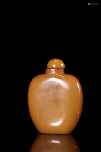 A HETIAN YELLOW JADE SNUFF BOTTLE