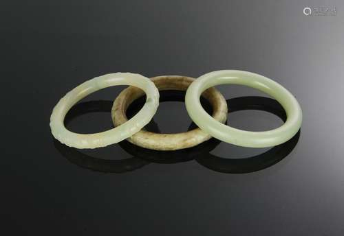 3 Chinese Jade & Jadeite Bangles, Ming - Qing