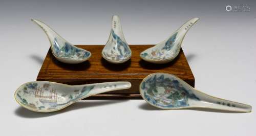 Set of 5 Chinese Porcelain Spoons, Early 19th Century