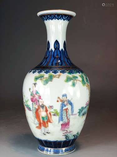 CHINESE FAMILLE ROSE PORCELAIN VASE